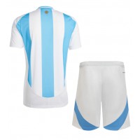 Camisa de time de futebol Argentina Replicas 1º Equipamento Infantil Copa America 2024 Manga Curta (+ Calças curtas)